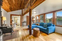 Water-view cottage on Hood Canal - wood stove, beach access, kayaks - 1 Dog OK Các khách sạn ở Seabeck