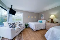 Gorgeous Golf Course Views and Open Layout - Charming Beach Haven Hotels in Seabrook Island