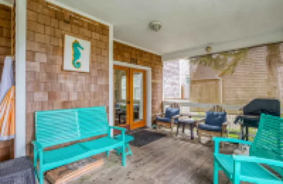 Gorgeous Interior and Inviting Outdoor Space - Charming Coastal Haven Hotels in Gleneden Beach