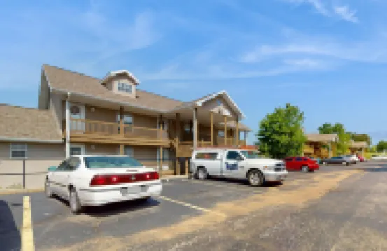 Single-level condo with screened patio & pond views