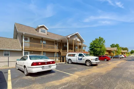 Single-level condo with screened patio & pond views