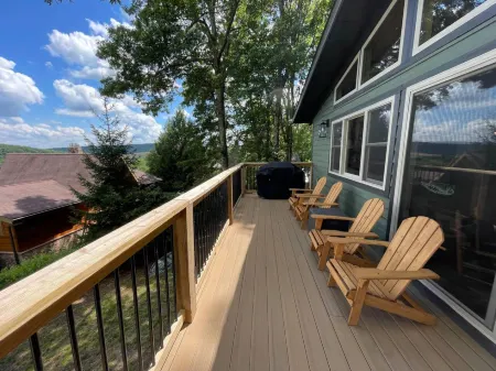 Stunning Lake Views and Spacious Living Areas - Amazing Escape