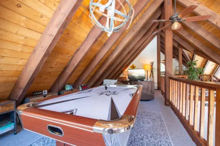 Charming A-Frame Cabin with Hot Tub and Games - Cozy Family Retreat Отели в г. Тахо Виста