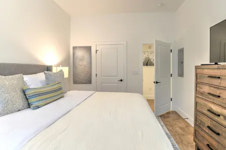 Charming Condo with Modern Amenities - Airy and Inviting Escape