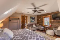 Tranquil Fishing Oasis and Hot Tub - Exquisite Mountain Retreat