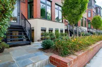 Inviting Space with Smart TV and High-Speed Wi-Fi - Charming Hideaway 블루밍데일 호텔