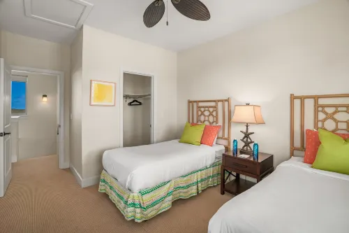 Golf Course Access and Community Pool - Luxurious Mountain View Escape Hotels in Poipu