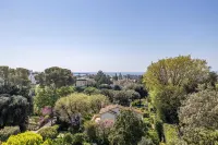 Modern flat with sea view - AC- 2BR- 4P - Cannes Hotels in Vallauris