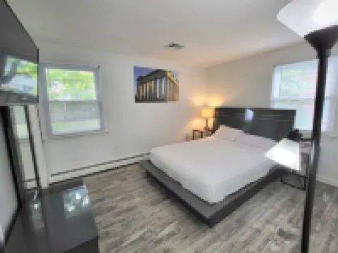 RIVERVIEW VILLA AT OCEAN BEACH: 5 QUEEN BEDS