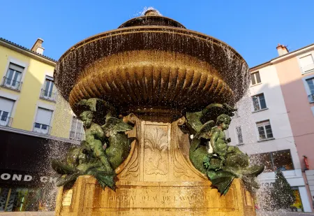 Hôtel de l'Europe Grenoble Hyper-Centre Отели рядом с достопримечательностью «Музей сопротивления и де­портации»