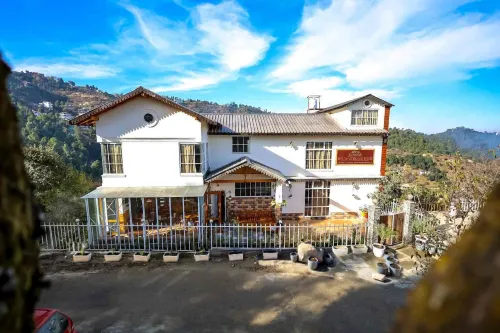 The Crosswoods Three Hotels in Mukteshwar