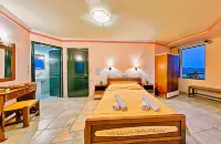 Harmony Hotel Hotels near Marathon