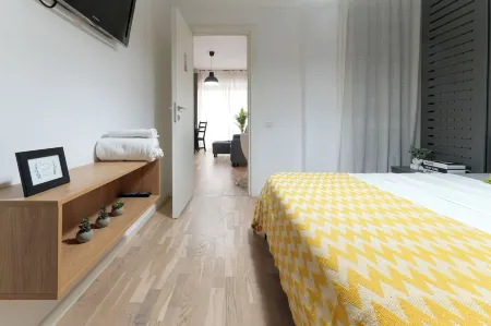 Sara - Stylish Apt with Balcony Near Piata Obor Отели рядом с достопримечательностью «Romexpo»