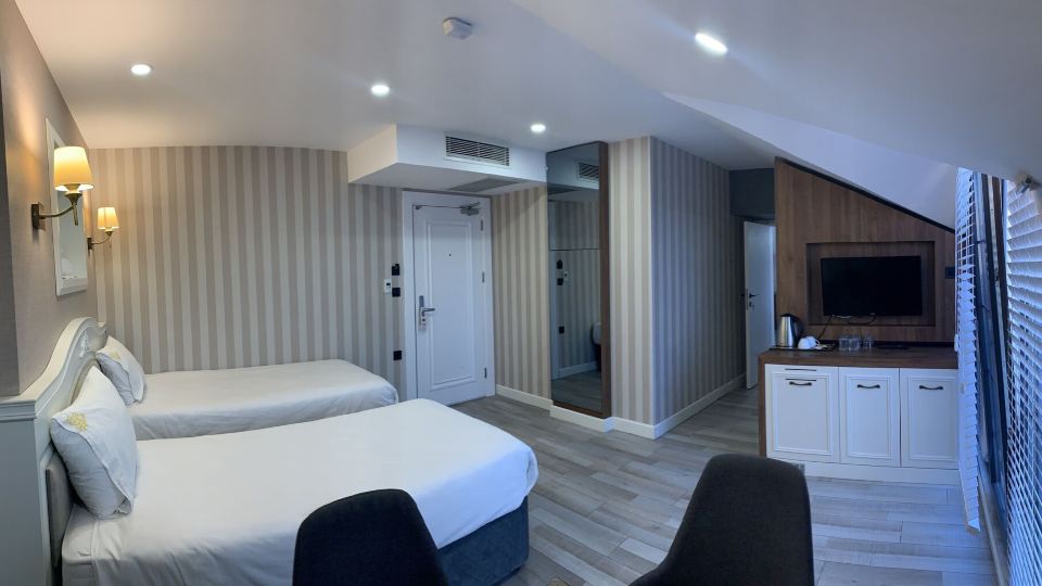 White Golden Suite Hotel