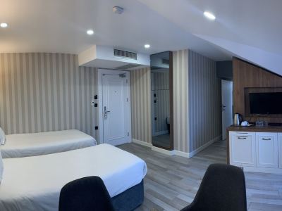 White Golden Suite Hotel