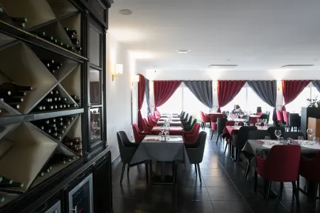 L'Epi Hotel Отели в г. Сент-Иларьон