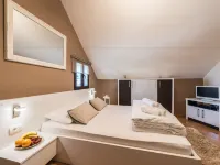 Apartments Donat Hotels near Kolovare Beach
