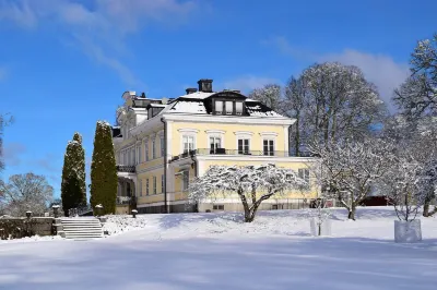 Färna Herrgård & Spa Hotels near HÖGBYLADAN
