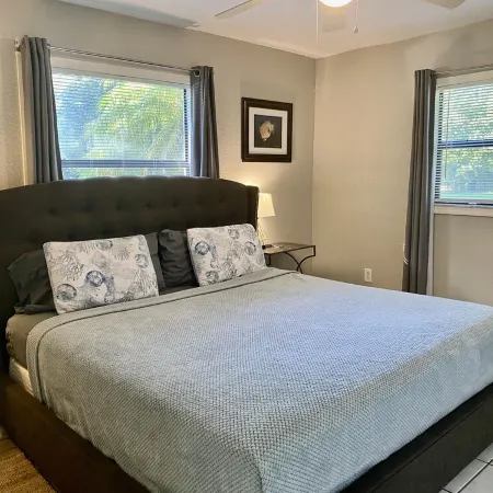 Sunshine Acre. King Master Suite & BIG Yard