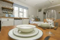 Brunswick Garden Studio - Patio - by Brighton Holiday Lets Hotels in Hove