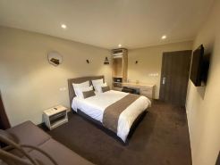 Fly Inn Madagascar Hotel - Navette Gratuite H24 - à 300m de l'Aéroport International