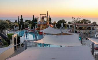 Bright apartment with shared pool in Aphrodite Hills