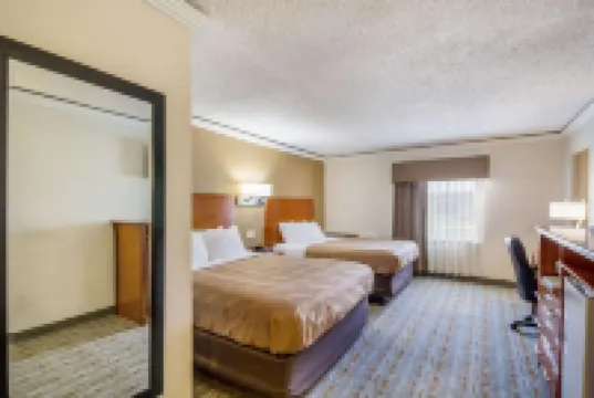 Quality Inn & Suites Kansas City - Independence I-70 East