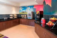 Fairfield Inn & Suites Terre Haute - Breakfast