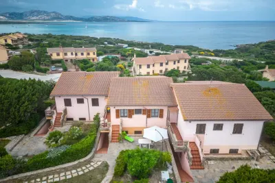 Comfort and privacy for 4 guests by La Pelosa beach