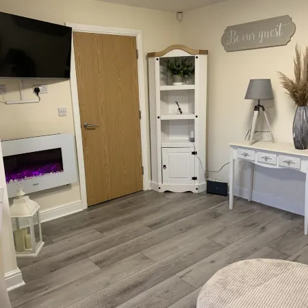 2-Bed Duplex Sleeps 3 with Fireplace