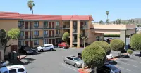 Rancho San Diego Inn & Suites - parking