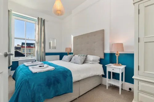 Top Sail - Beautiful Apartment, Minutes Walk to Beach and Town Centre - جاكوزي