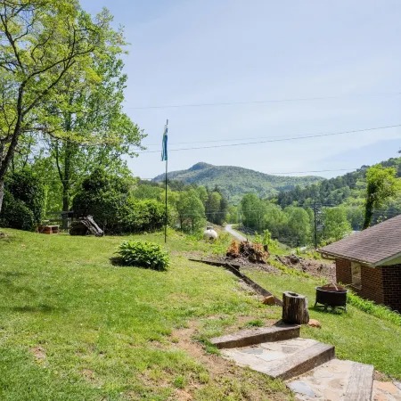 Mountain Aire Cottages, Inn, & Glamping