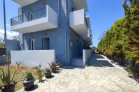 Ble Island Hotels in Aposelemis