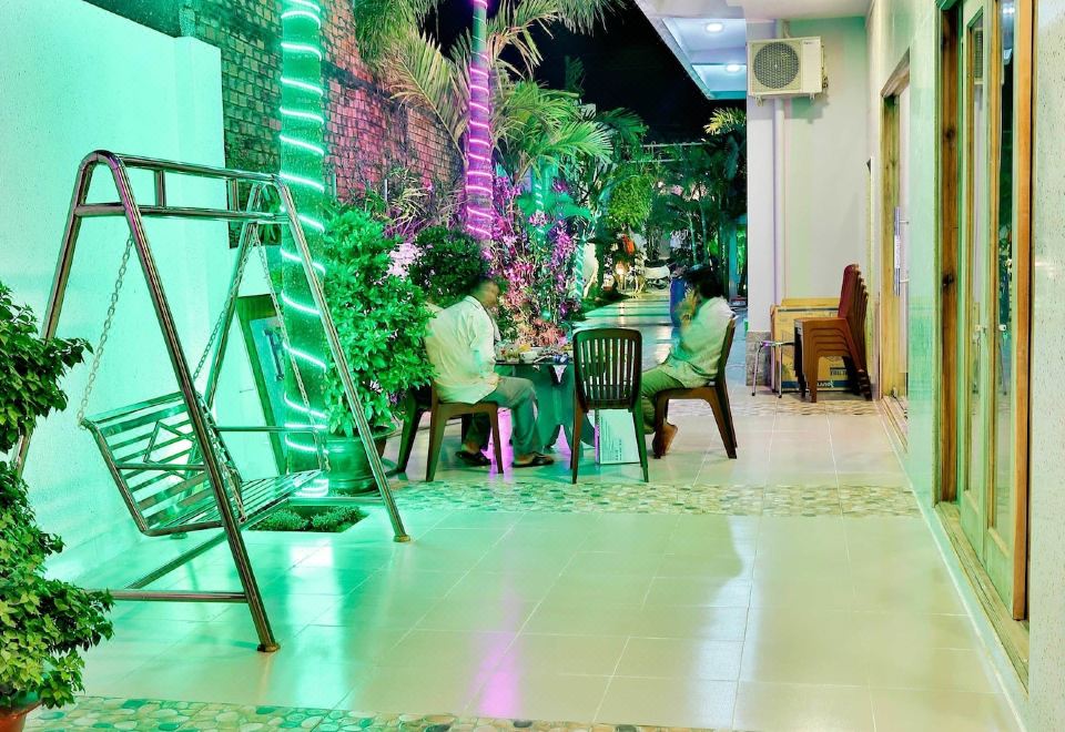 푸꾸옥 시티 센터의 활기찬 거리 풍경