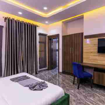 Nelson Mandela Gardens asaba Rooms