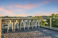 Luxury Retreat: Rooftop Hot Tub Double Deck & Game Room - ジャグジー