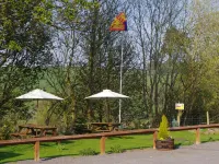 Blenkinsopp Castle Inn โรงแรมในแบรมป์ตัน