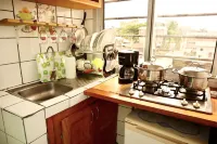 1 Bed Studio Sleeps 2 - Canal Views Balcony Wifi