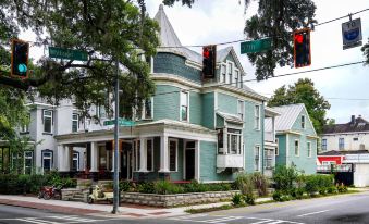 Isetta Inn (Boutique Hostel)