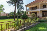 Fred and Winnie Bnb Hotel a 