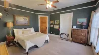 The Kings Throne Inn and Guest House Hotels in Toledo