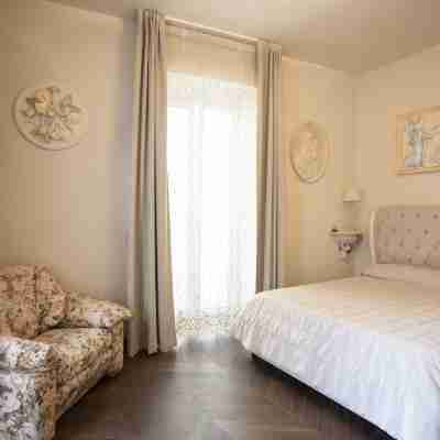 Charme & Chic Studio Rooms