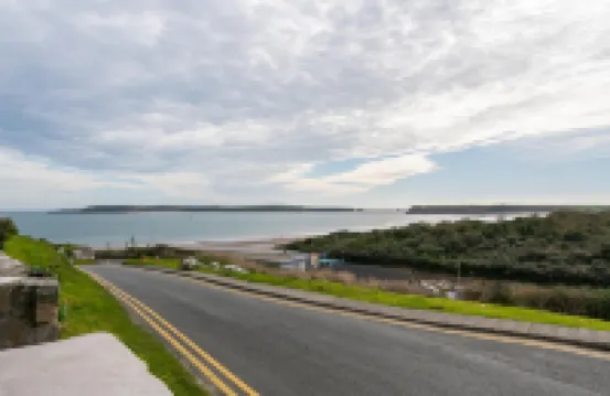 Apartment 3 Waterstone House - Sea Front Apartment, Hot Tub - Jacuzzi