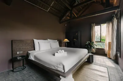 Toki Retreat Vân Long Hotel di Gia Viễn District