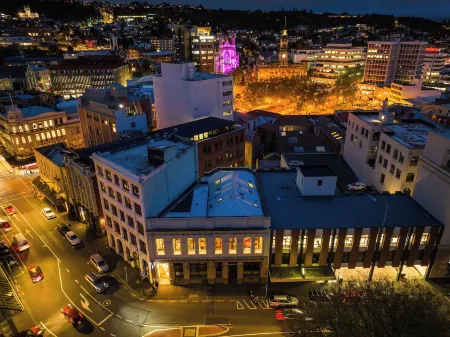 Bell Hill Apartments Отели рядом с достопримечательностью «Clocktower Building Leith Street»