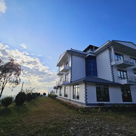 Hotel Hill Crown