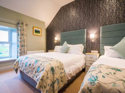 Nevins Newfield Inn Ltd