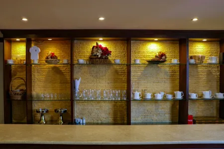 Grand Suites Hotel Отели рядом с достопримечательностью «Pigeon Rocks»