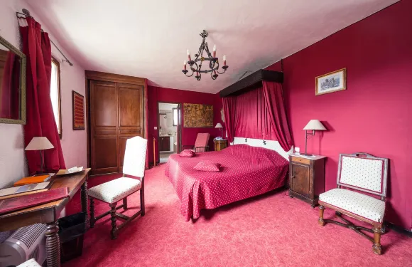 特里岡斯城堡酒店